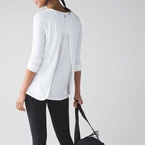 LULULEMON MAKING MOVES WHITE LONG SLEEVE PLEATED BACK TOP SHIRT WOMENS 8